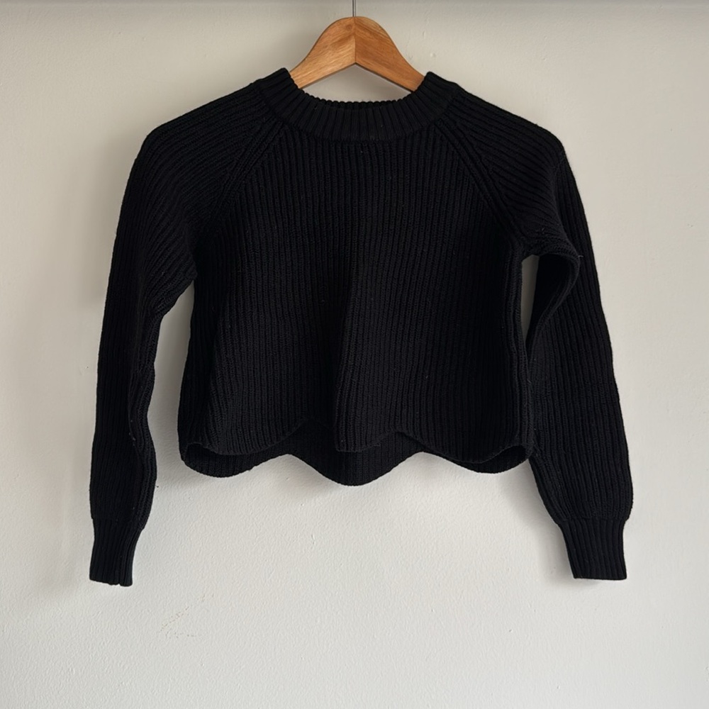 Aritzia Wilfred Black Crew Neck Cropped Scalloped Sweater